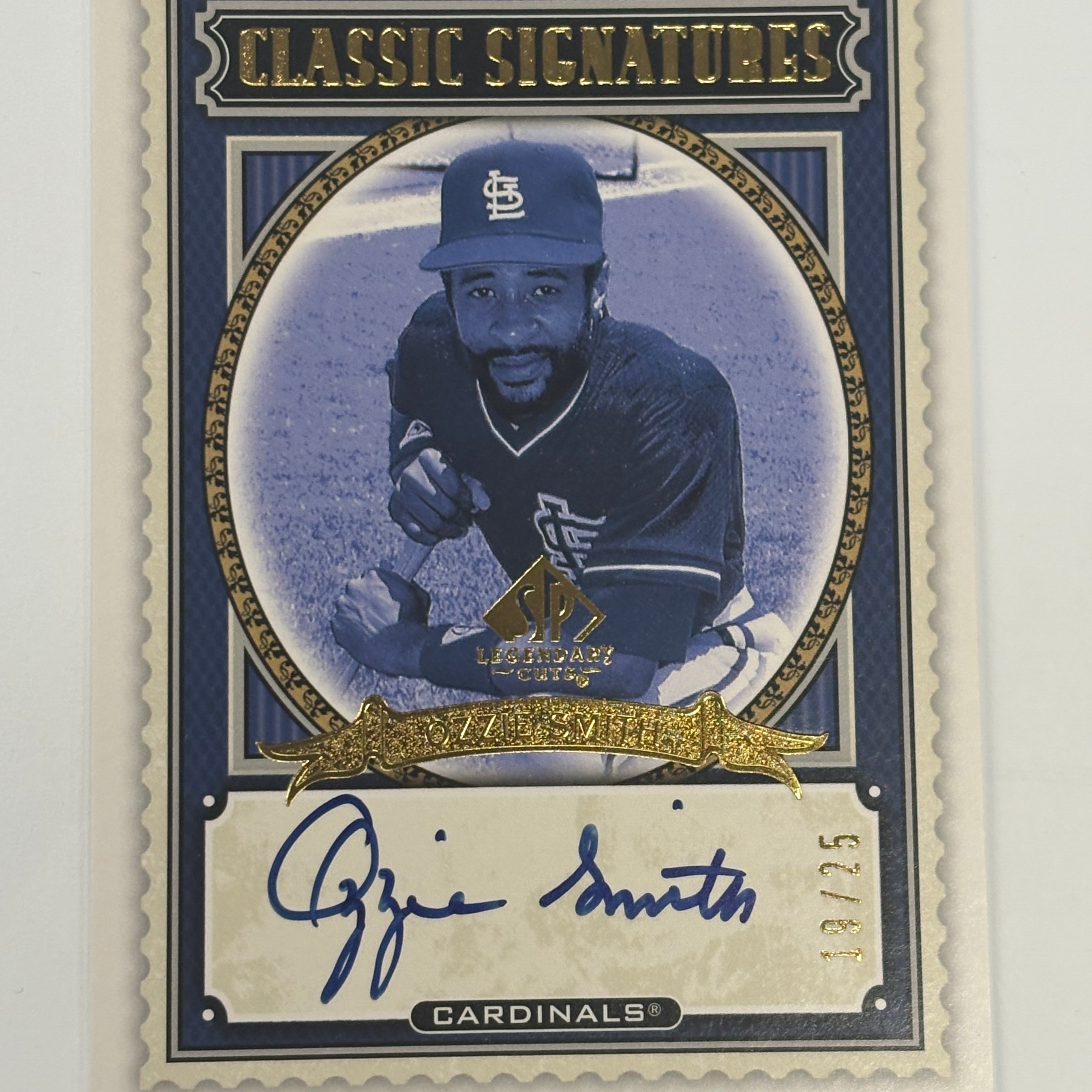 2009 Upper Deck SP Legendary Cuts Ozzie Smith Autograph Card #CS-OS Numbered 19/25