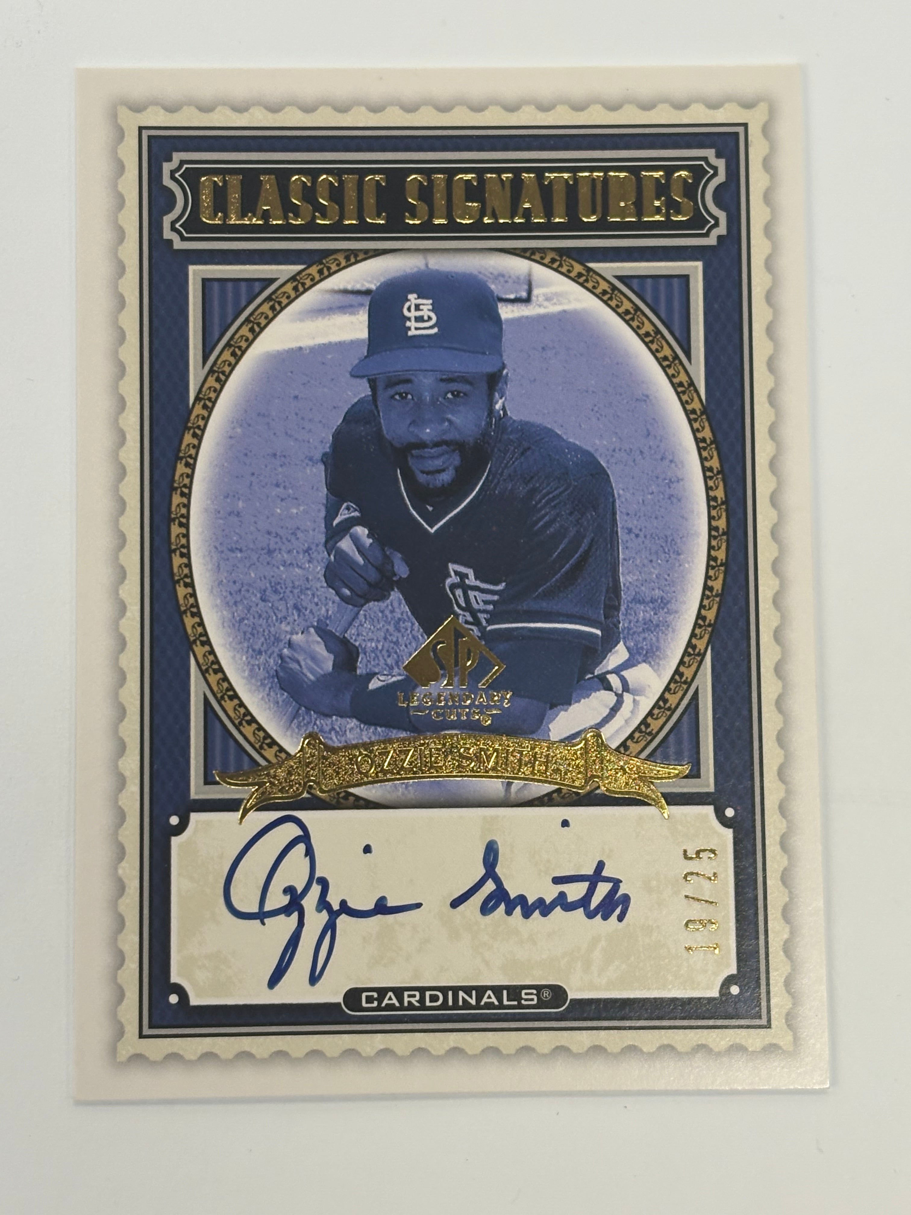 2009 Upper Deck SP Legendary Cuts Ozzie Smith Autograph Card #CS-OS Numbered 19/25