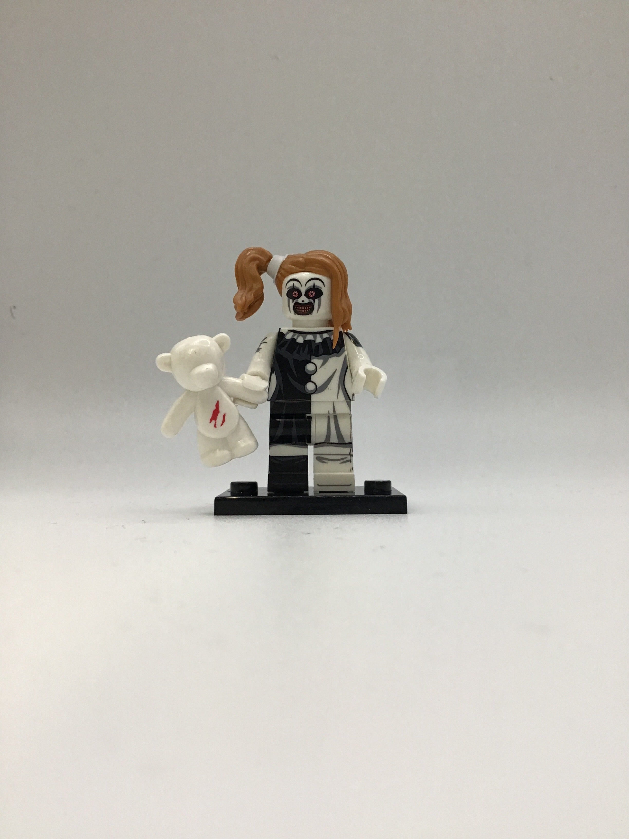 Terrifier Pale Faced Girl #1 Mini Block Figure
