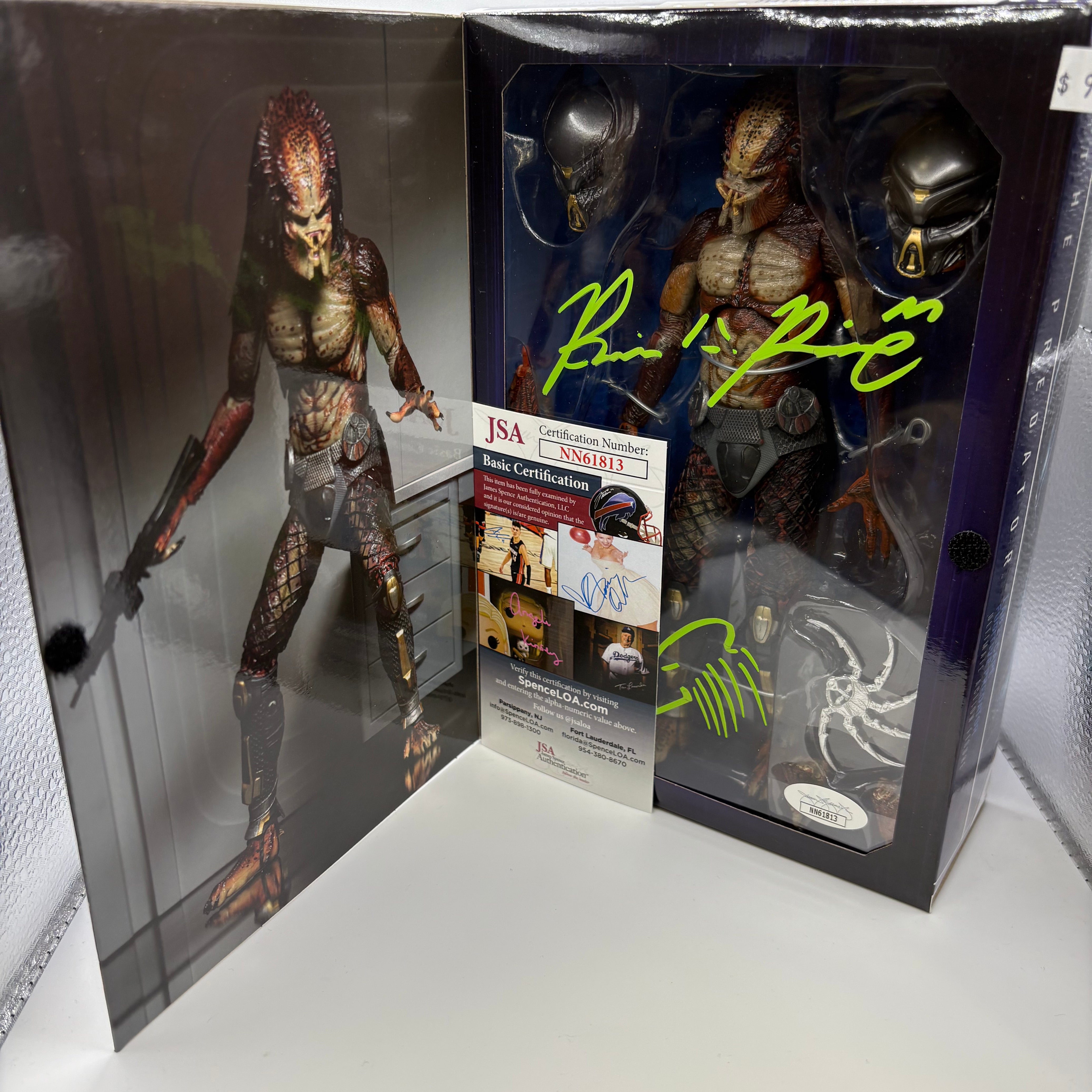(SIGNED) NECA The Predator Lab Escape Fugitive Predator Ultimate Action Figure JSA Cert.