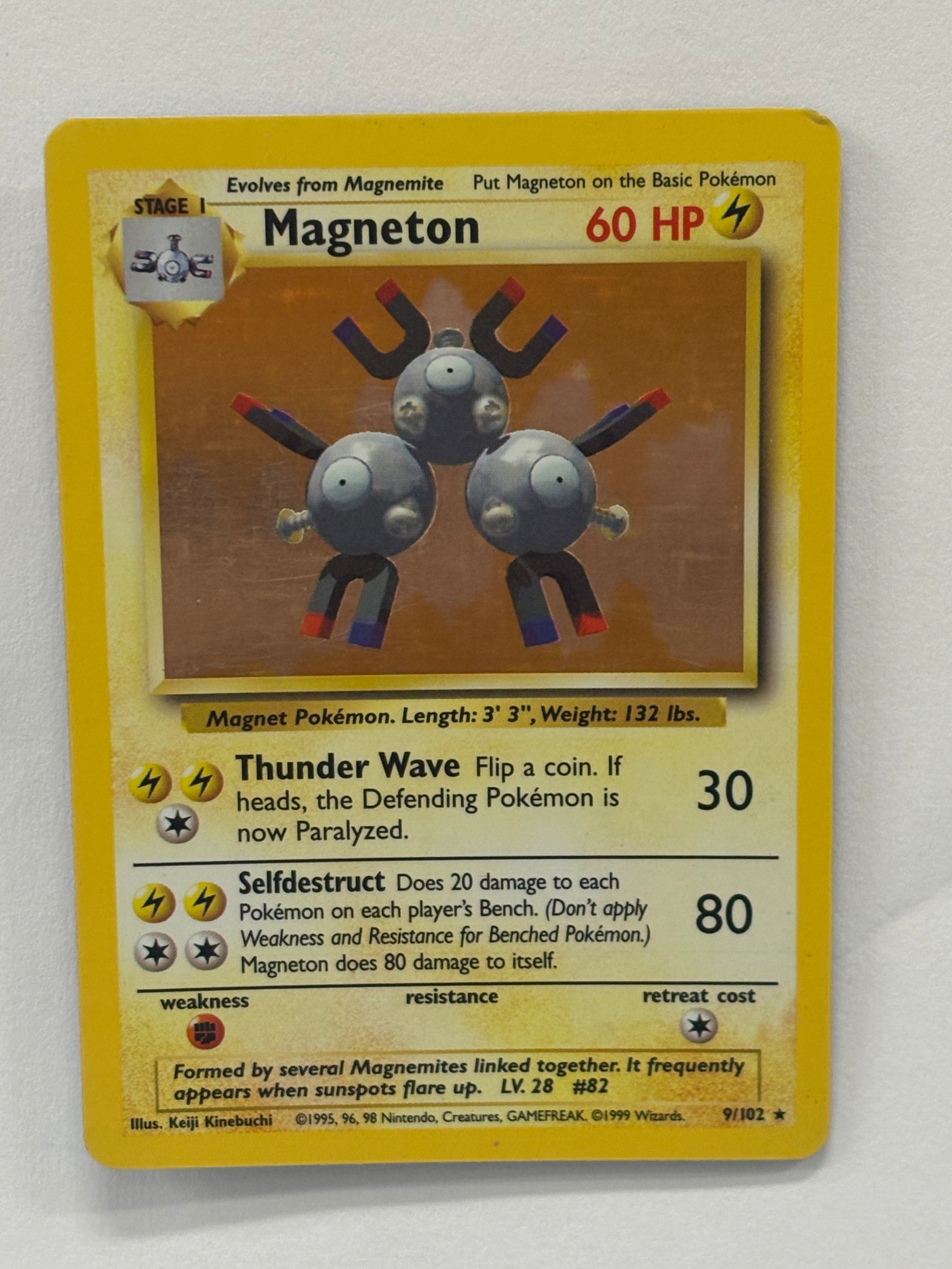 Pokémon TCG - Base Set Unlimited Magneton Holo 9/102 LP