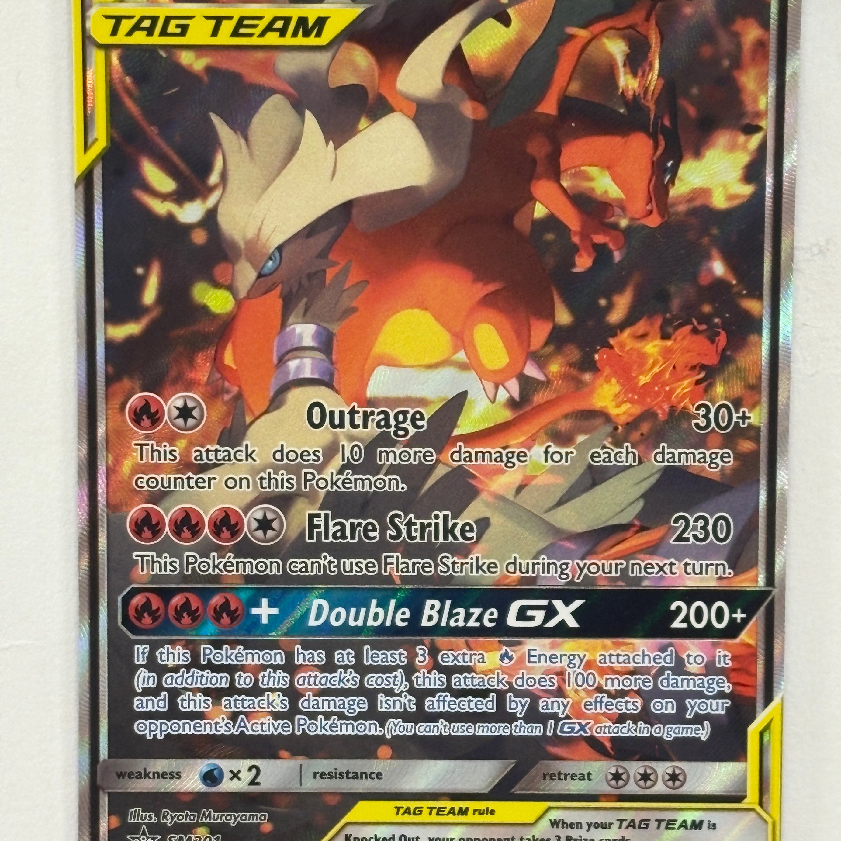 Pokémon TCG - Sun & Moon Promo Reshiram & Charizard GX Tag Team SM201 NM
