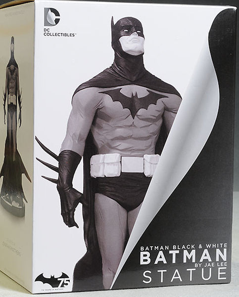 DC Direct Batman Black & White Statue by Jae Lee #1857 of 5200 Pcs Broken Ring Finger